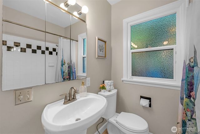 2301 Delmar Drive E, Seattle, WA 98102