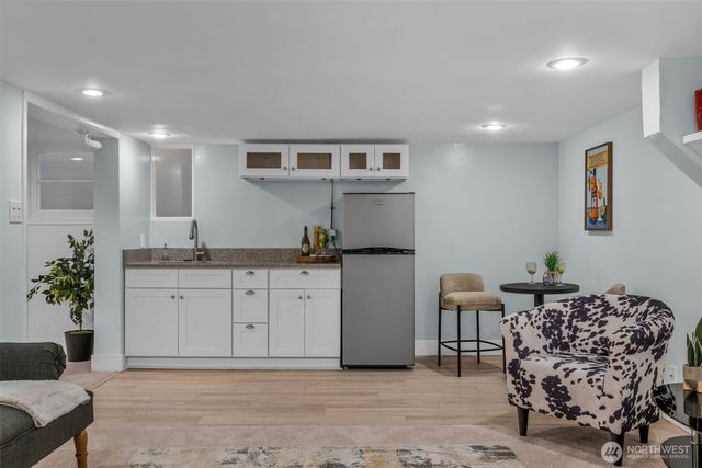 2301 Delmar Drive E, Seattle, WA 98102