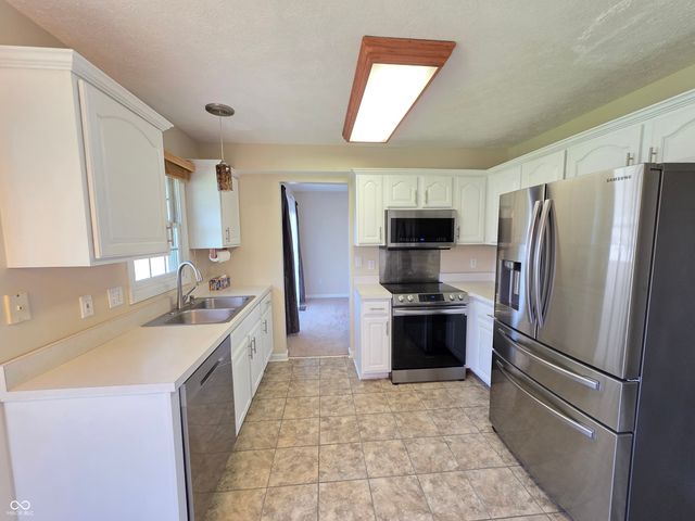 2042 Parkside Drive, Columbus, IN 47203