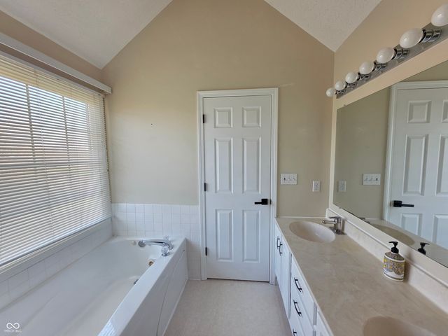 2042 Parkside Drive, Columbus, IN 47203