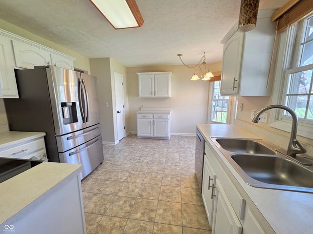 2042 Parkside Drive, Columbus, IN 47203