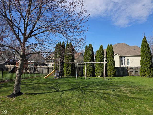 2042 Parkside Drive, Columbus, IN 47203