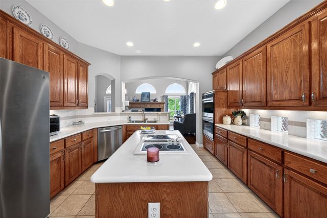 2704 Lakesedge Drive, Mckinney, TX 75072