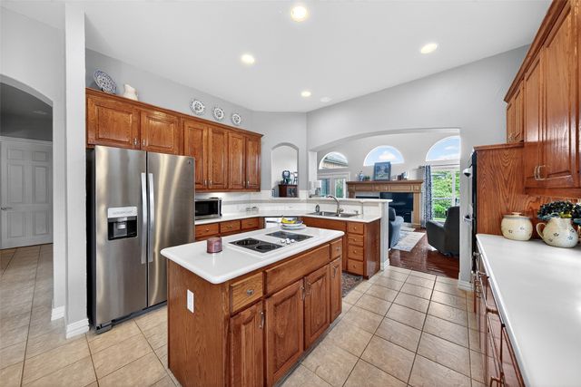 2704 Lakesedge Drive, Mckinney, TX 75072