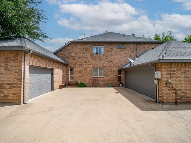2704 Lakesedge Drive, Mckinney, TX 75072
