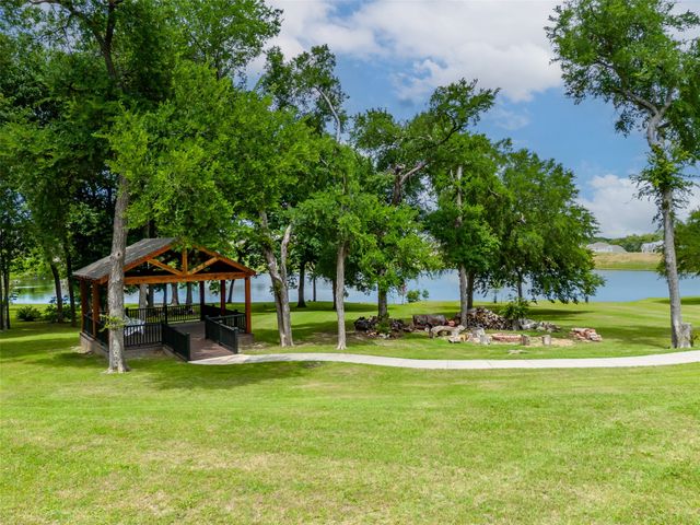 2704 Lakesedge Drive, Mckinney, TX 75072