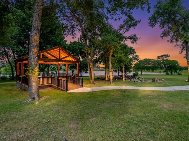 2704 Lakesedge Drive, Mckinney, TX 75072