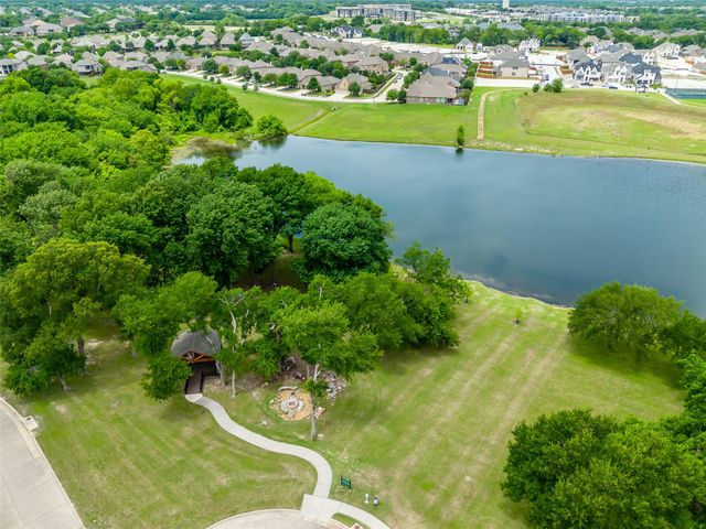 2704 Lakesedge Drive, Mckinney, TX 75072
