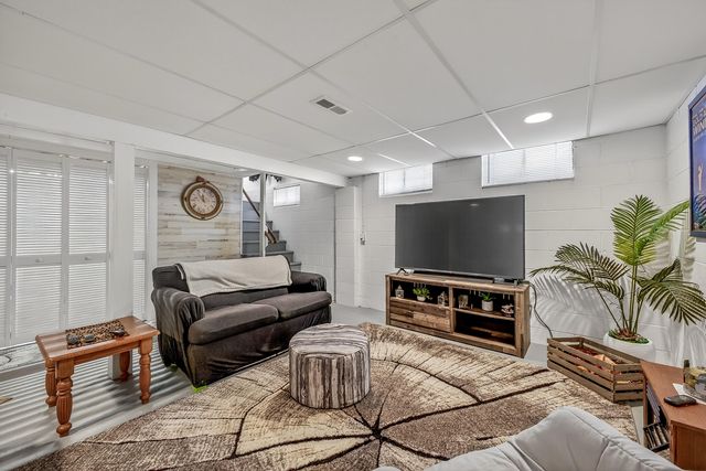 1719 Southland Drive, Muskegon, MI 49442