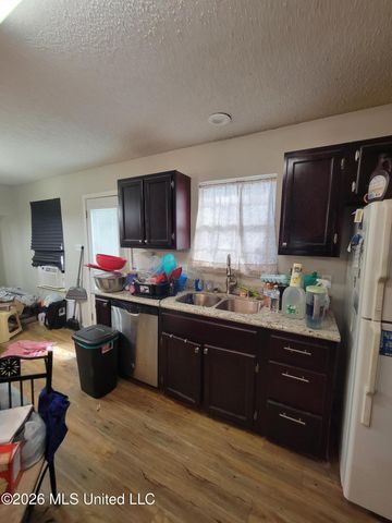 1301 Spruce Street, Ocean Springs, MS 39564