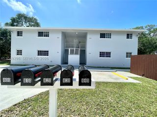 800 SW 10th Ave 830, Hallandale Beach, FL 33009