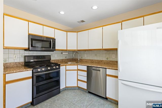 2384 Quill Court, Mahwah, NJ 07430