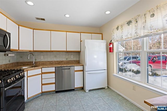 2384 Quill Court, Mahwah, NJ 07430