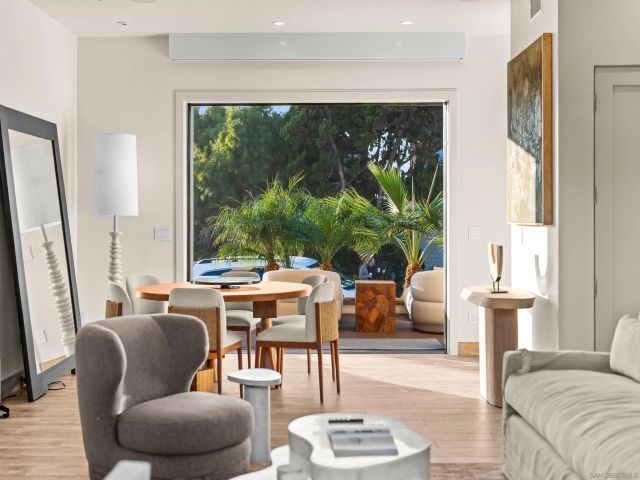 8477 El Paseo Grande 4, La Jolla, CA 92037