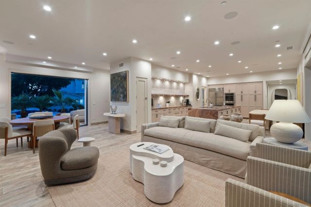 8477 El Paseo Grande 4, La Jolla, CA 92037