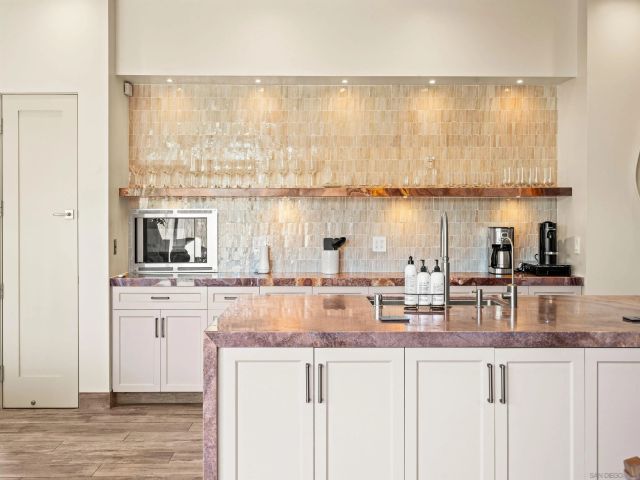 8477 El Paseo Grande 4, La Jolla, CA 92037