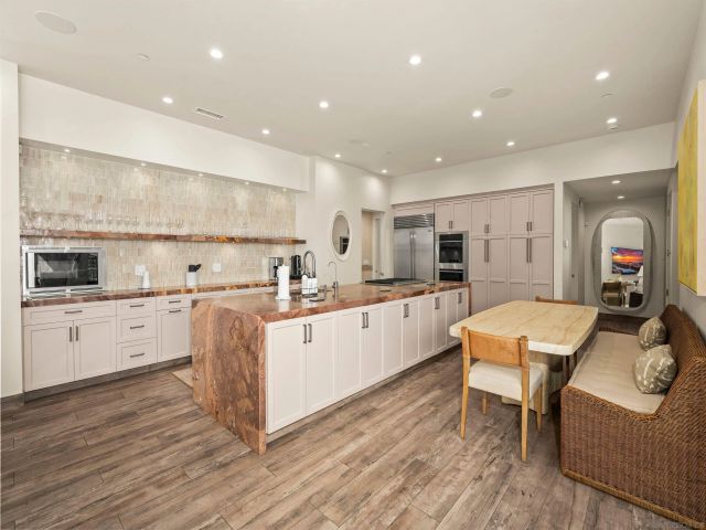 8477 El Paseo Grande 4, La Jolla, CA 92037