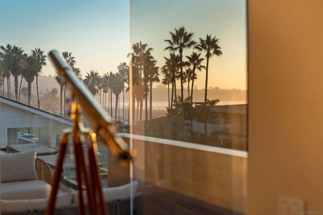 8477 El Paseo Grande 4, La Jolla, CA 92037