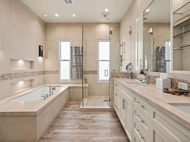 8477 El Paseo Grande 4, La Jolla, CA 92037