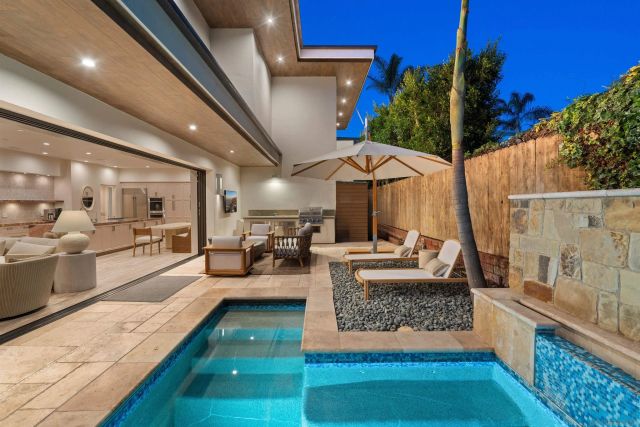 8477 El Paseo Grande 4, La Jolla, CA 92037