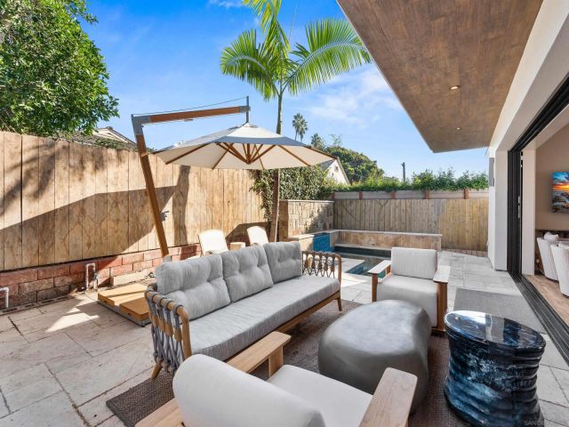 8477 El Paseo Grande 4, La Jolla, CA 92037