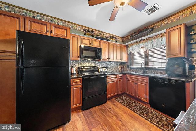 22 FIR RD, Manahawkin, NJ 08050