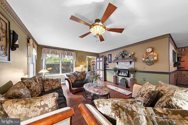 22 FIR RD, Manahawkin, NJ 08050