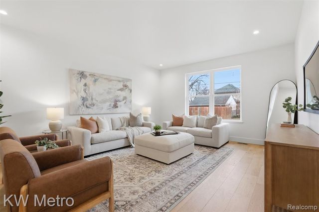 207 S Wilson Avenue, Royal Oak, MI 48067