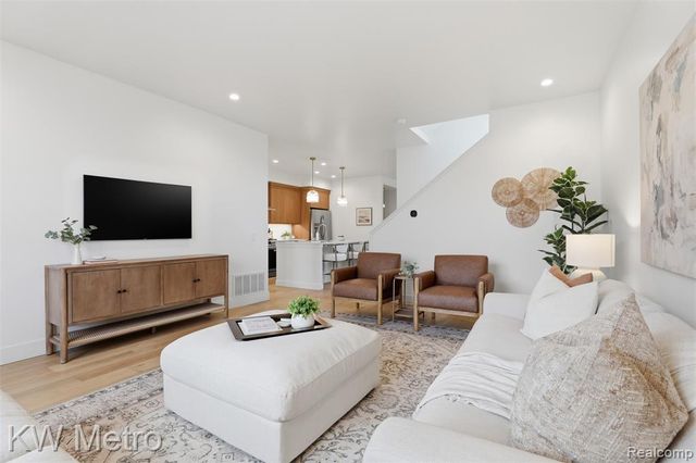 207 S Wilson Avenue, Royal Oak, MI 48067