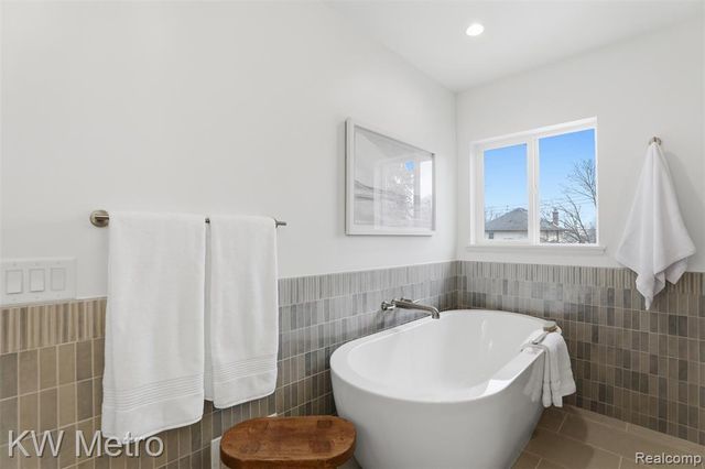 207 S Wilson Avenue, Royal Oak, MI 48067