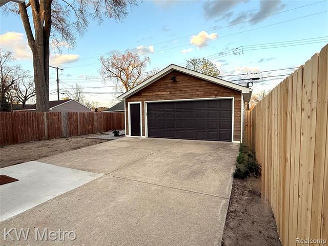 207 S Wilson Avenue, Royal Oak, MI 48067