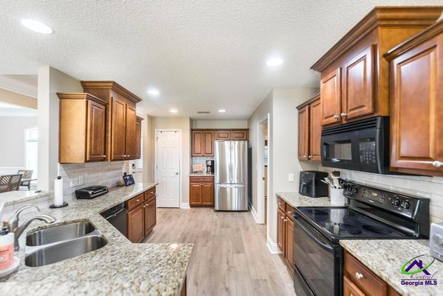 121 Elizabeth Drive, Byron, GA 31008