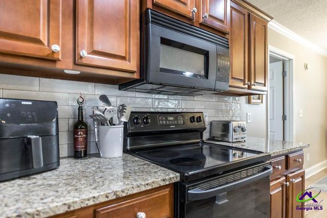 121 Elizabeth Drive, Byron, GA 31008