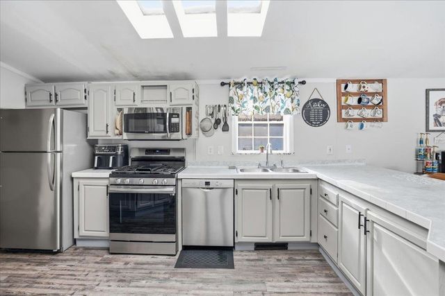 5 Pamela Drive, Hopkinton, NH 03229