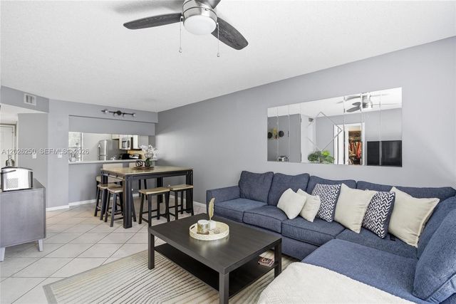 10451 W Broward Boulevard 209, Plantation, FL 33324