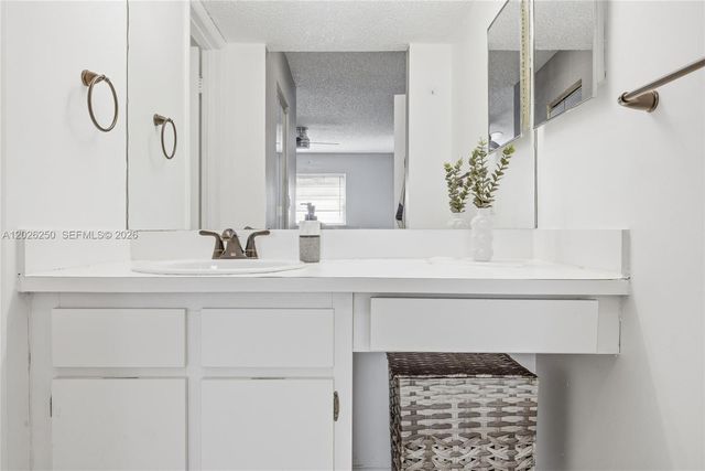 10451 W Broward Boulevard 209, Plantation, FL 33324