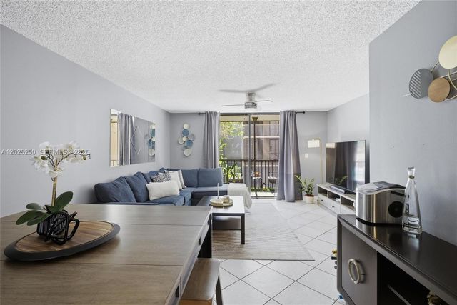 10451 W Broward Boulevard 209, Plantation, FL 33324