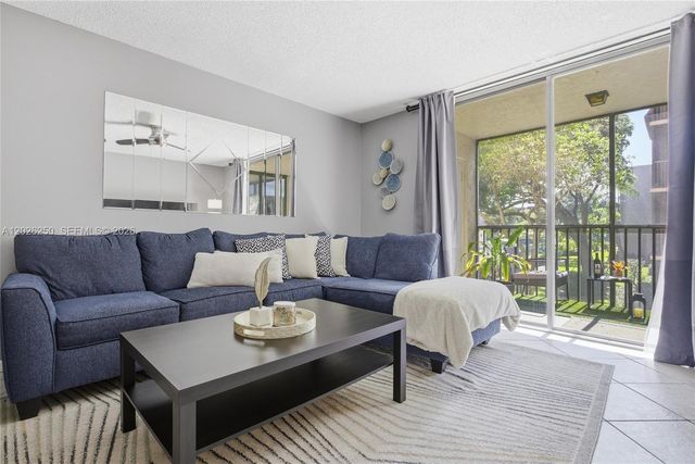 10451 W Broward Boulevard 209, Plantation, FL 33324