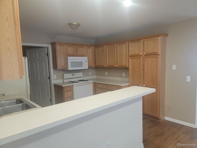 5457 Twin Oaks Drive, Sterling Heights, MI 48314