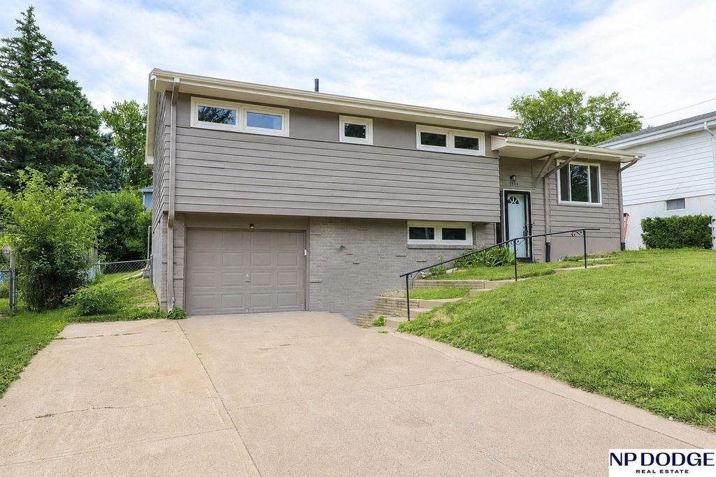 7654 Nebraska Avenue, Omaha, NE 68134