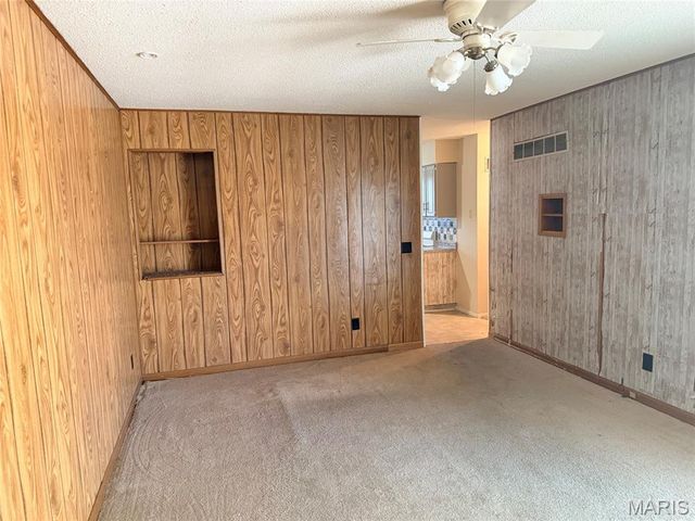 111 Park Charles Boulevard N, St Peters, MO 63376