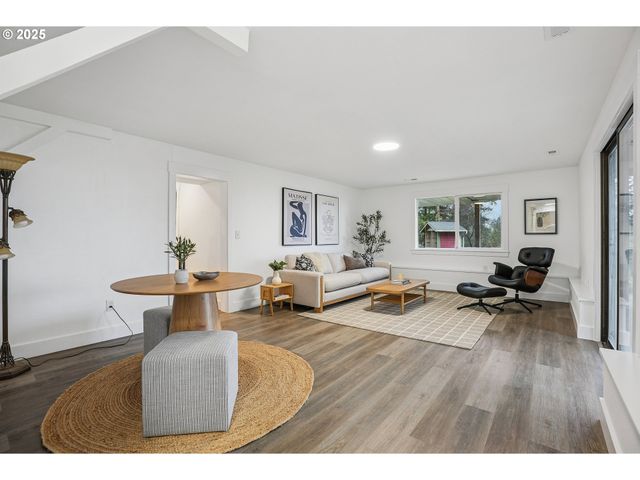 13300 Ne WHITLOW Ln, Newberg, OR 97132