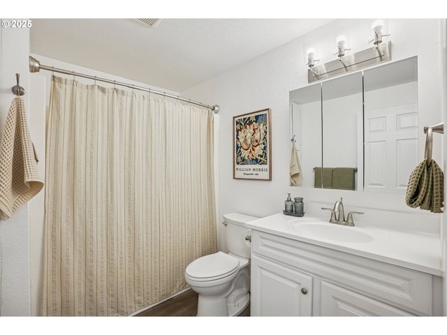 13300 Ne WHITLOW Ln, Newberg, OR 97132