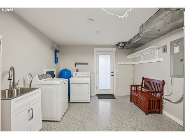 13300 Ne WHITLOW Ln, Newberg, OR 97132