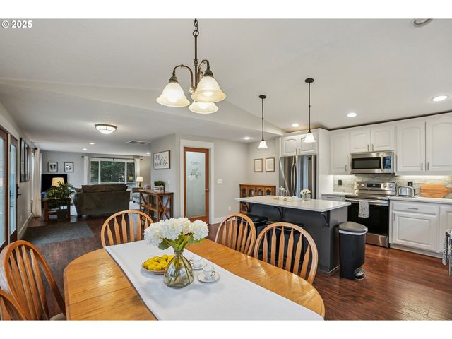 13300 Ne WHITLOW Ln, Newberg, OR 97132