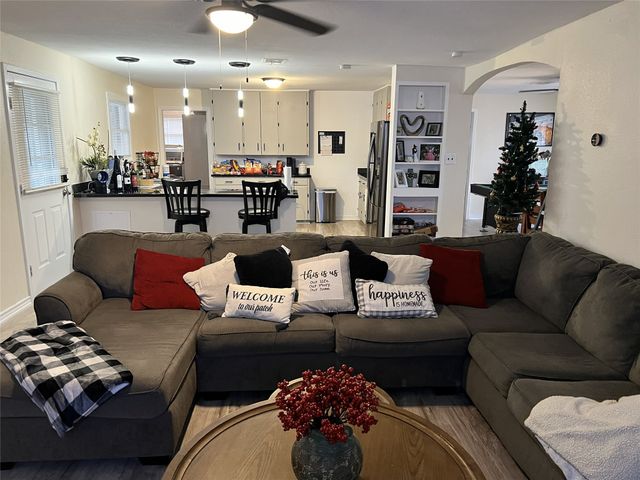 1018 E Elm Street, Hillsboro, TX 76645