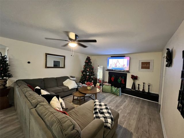 1018 E Elm Street, Hillsboro, TX 76645