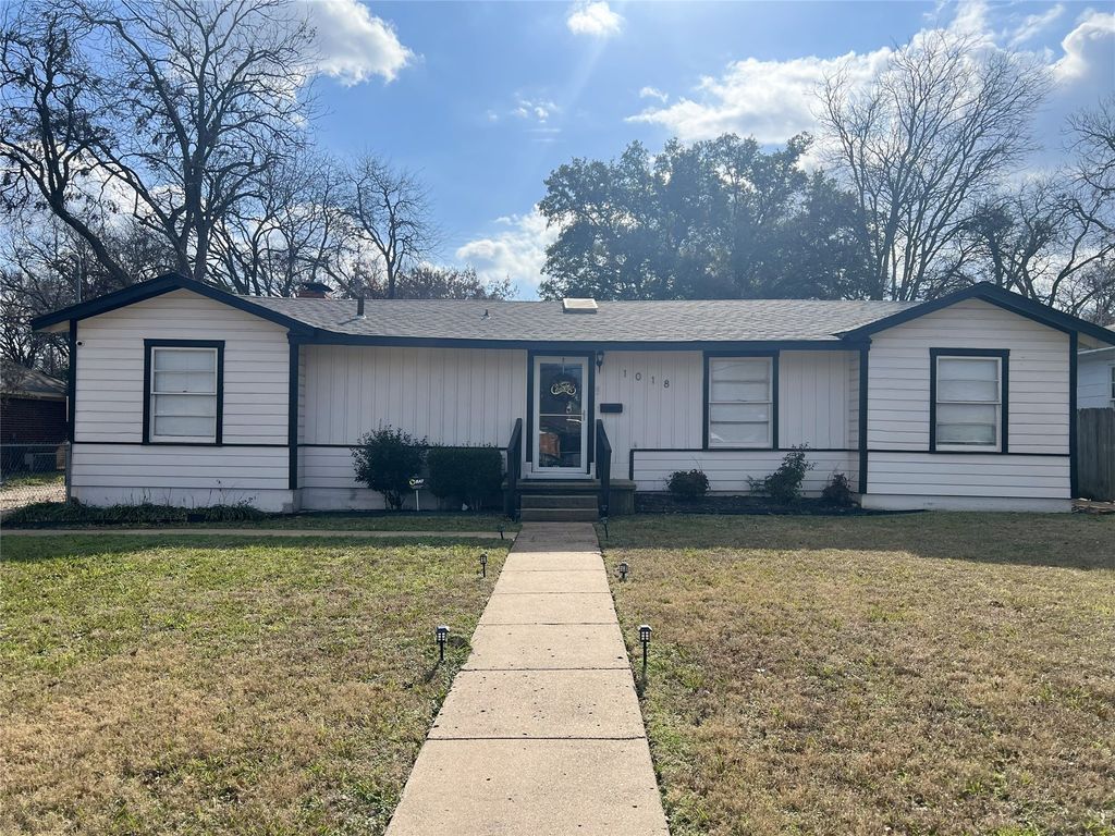 1018 E Elm Street, Hillsboro, TX 76645