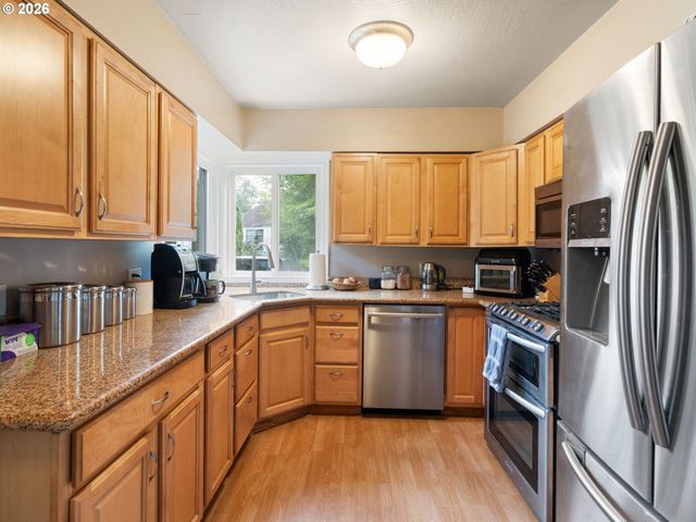 3103 Ne DEKUM St, Portland, OR 97211