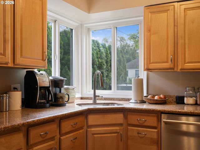 3103 Ne DEKUM St, Portland, OR 97211